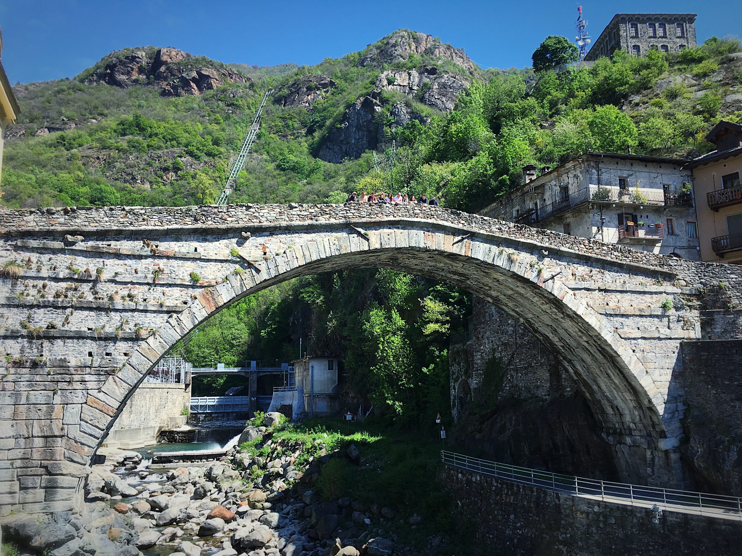 Eclogites pont et étudiants