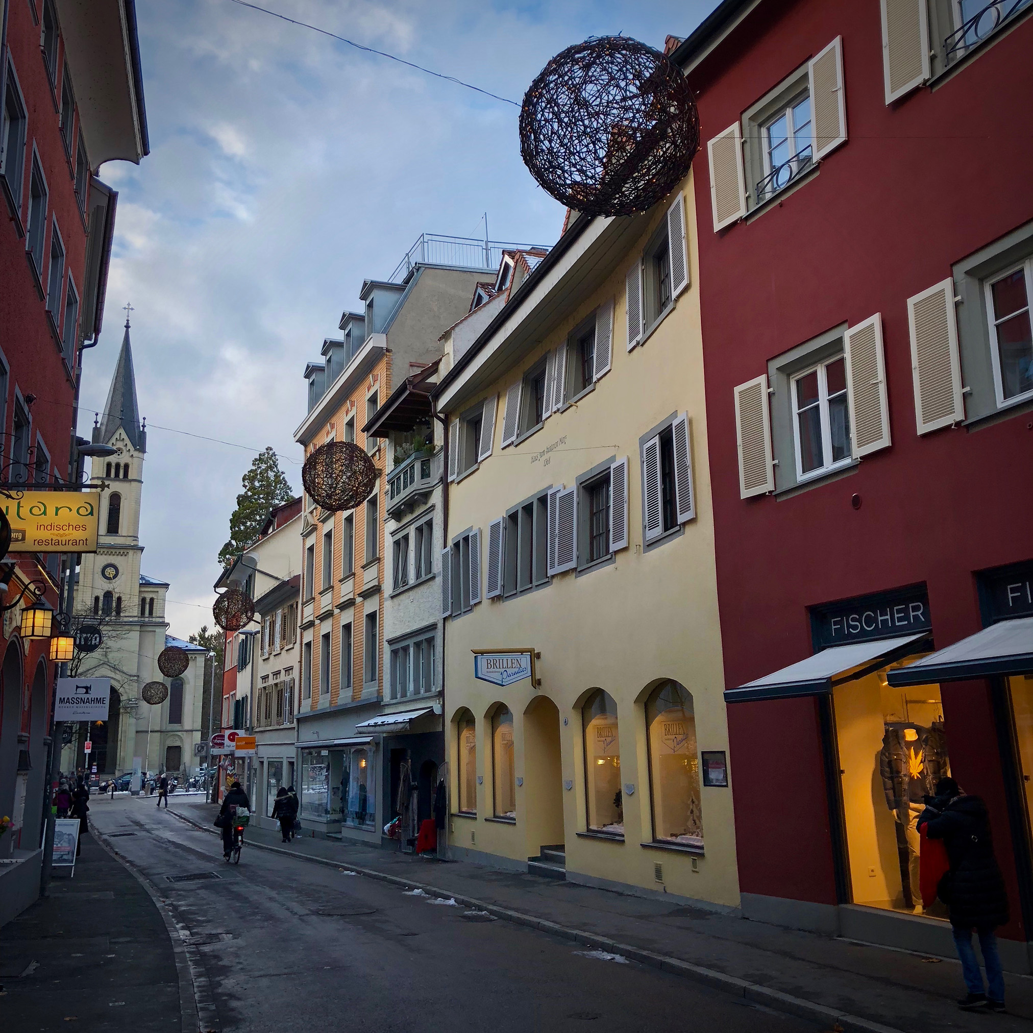 C&rsquo;est pas droit chez vous !