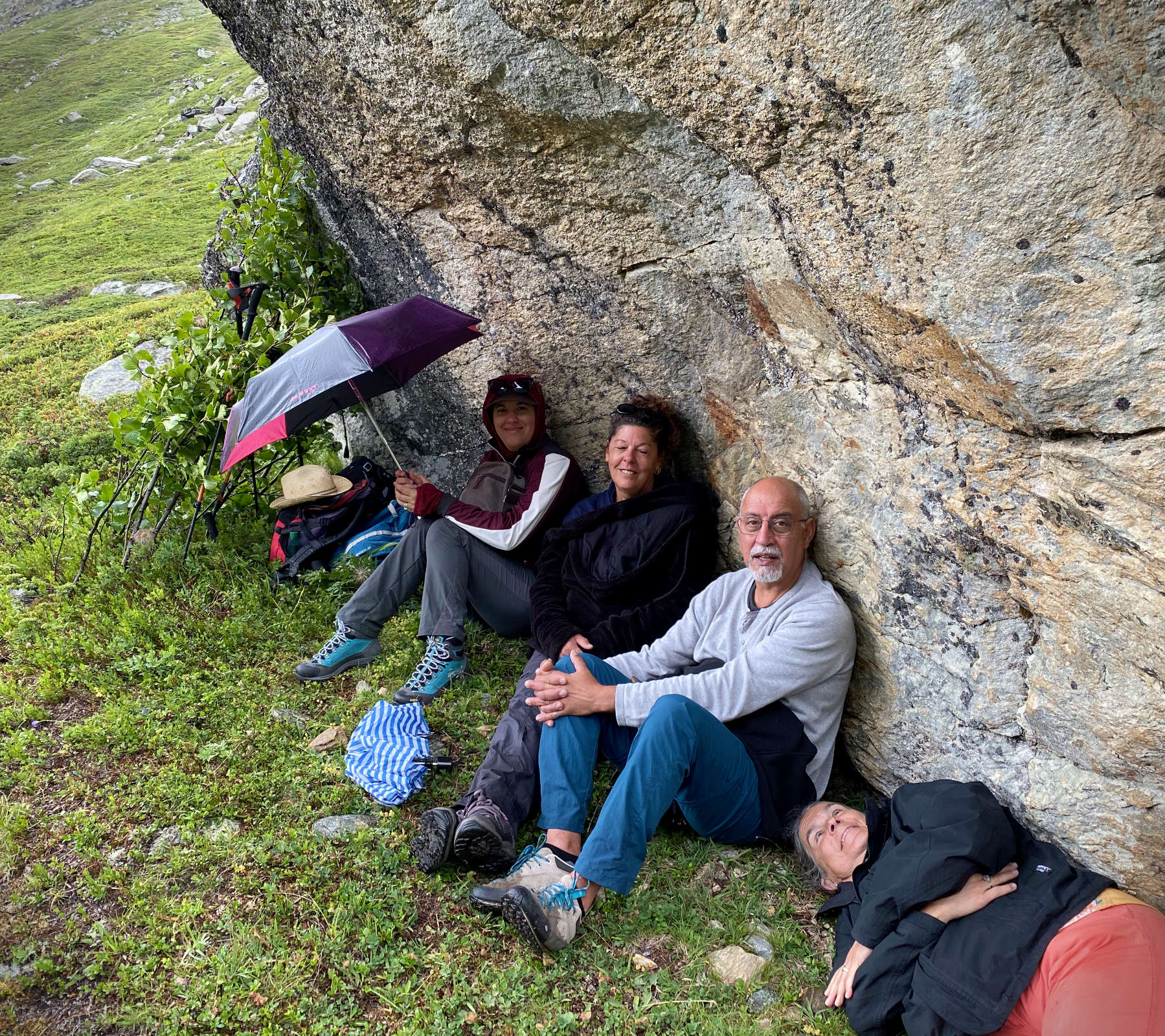 Pèlerins demandant l&rsquo;obole aux voyageurs