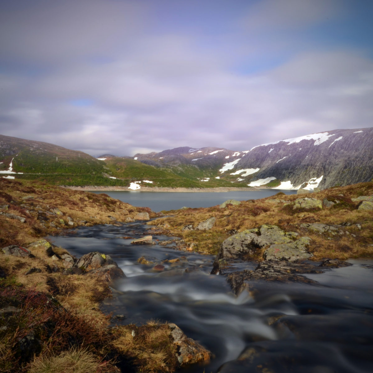 Et au milieu coule une rivière