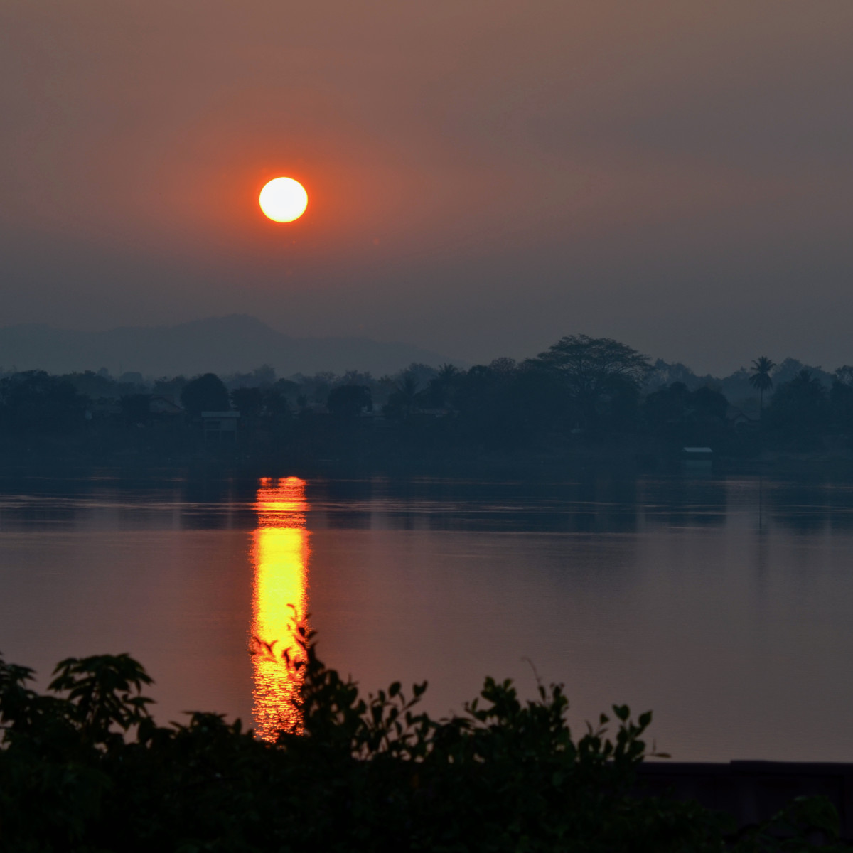 Crépuscule sur le Mékong