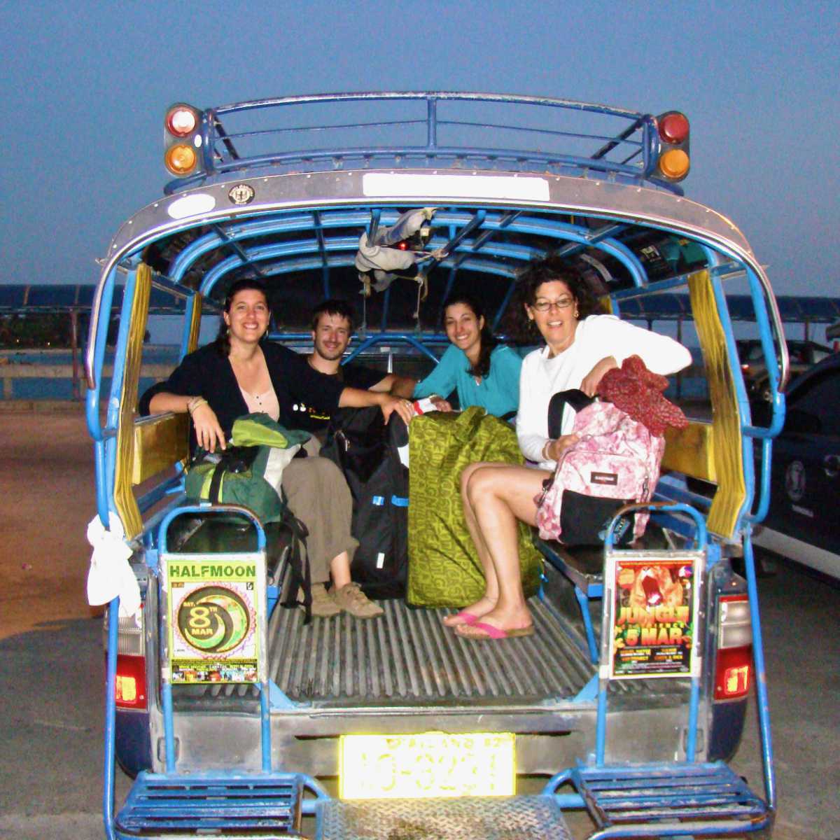 Arrivée nocturne à Thongsala