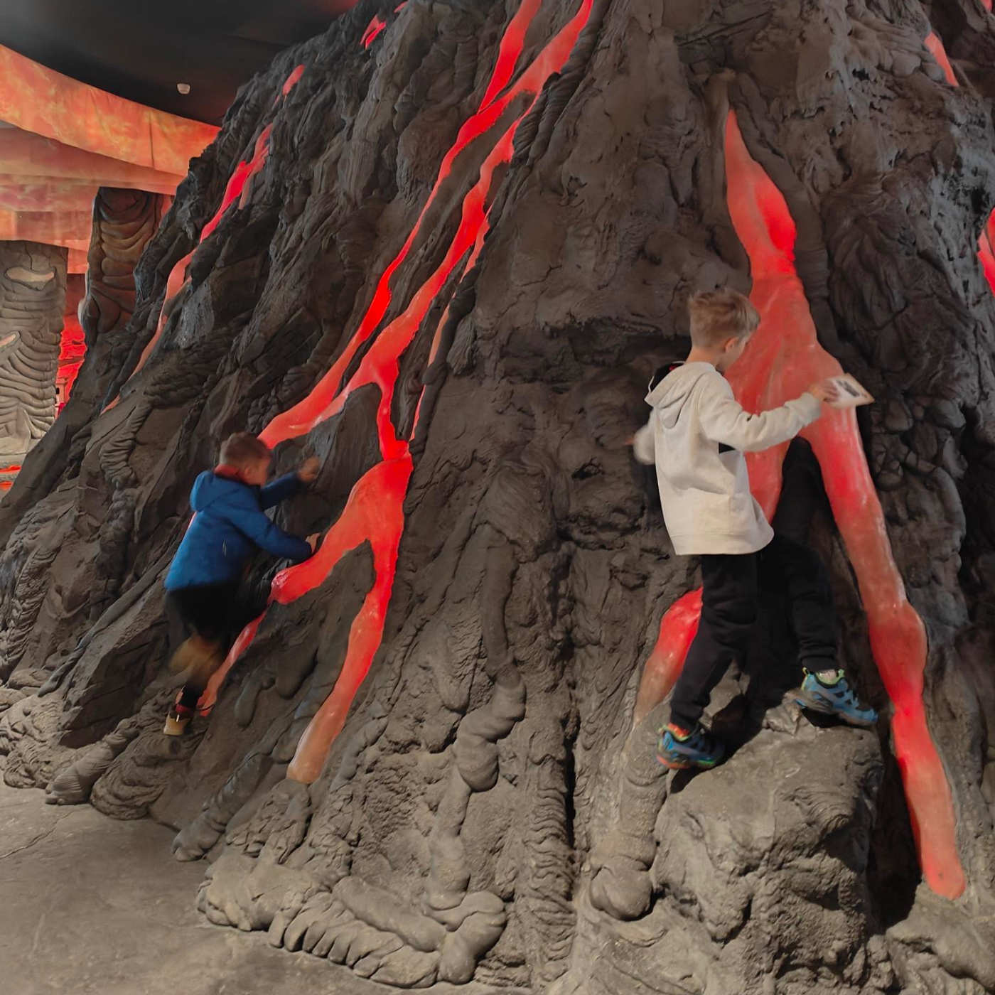 Jeunes volcanologues